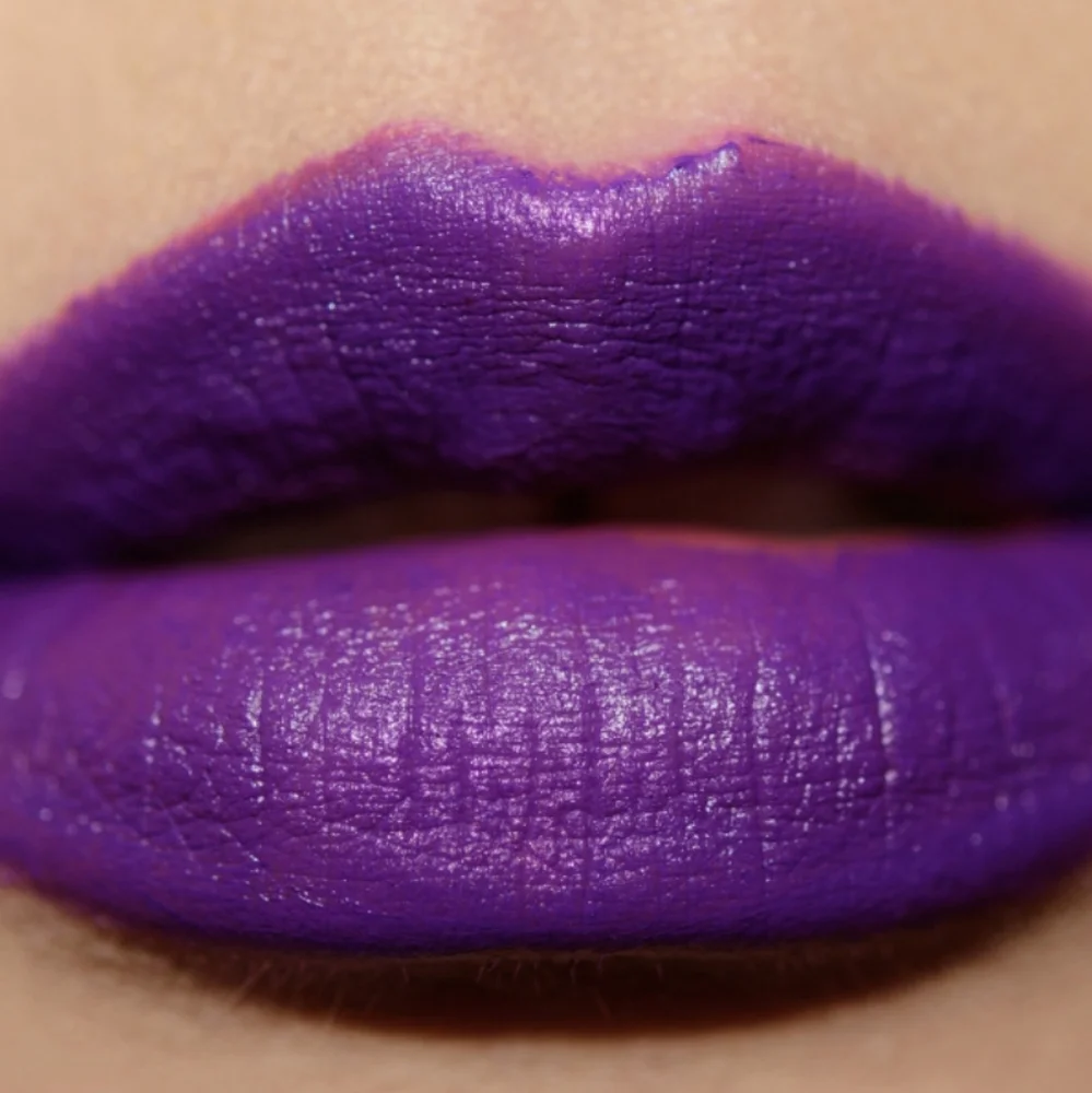 ❇️🧚‍♀️ROXY Kat Von D RARE MINI Rock Candy Studded Kiss Lipstick NWOBox